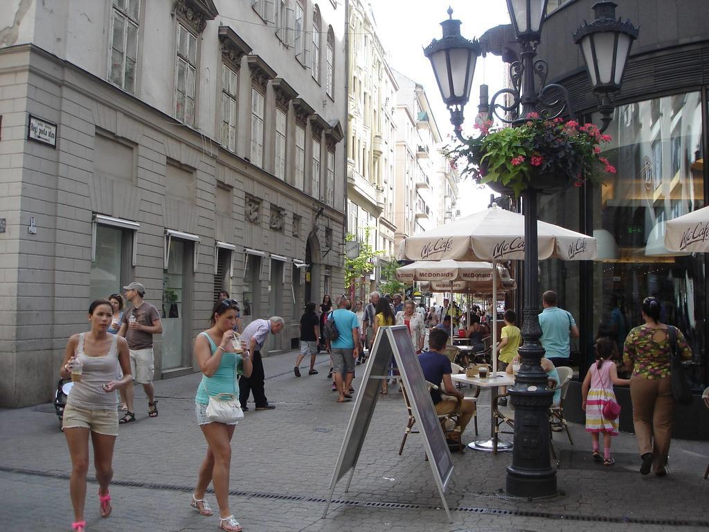 Romantic Centrum Apartman Boedapest Buitenkant foto